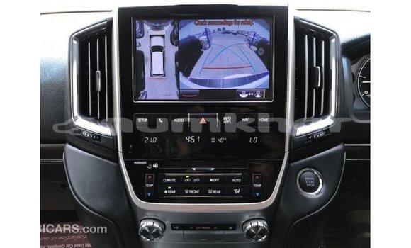 Buy Import Toyota Land Cruiser White Car in Import - Dubai in Bumthang Buy Import Toyota Land Cruiser White Car in Import - Dubai in Bumthang
