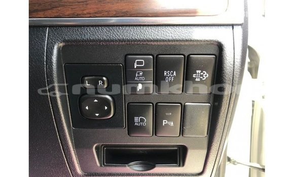 Buy Import Toyota Land Cruiser White Car in Import - Dubai in Bumthang Buy Import Toyota Land Cruiser White Car in Import - Dubai in Bumthang