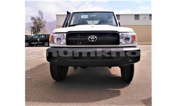 Buy Import Toyota Land Cruiser White Car in Import - Dubai in Bumthang