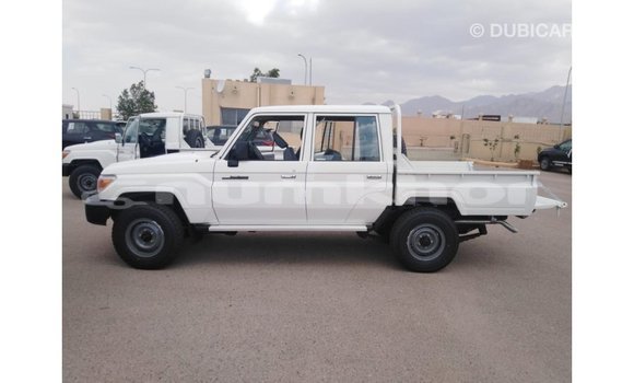 Buy Import Toyota Land Cruiser White Car in Import - Dubai in Bumthang Buy Import Toyota Land Cruiser White Car in Import - Dubai in Bumthang