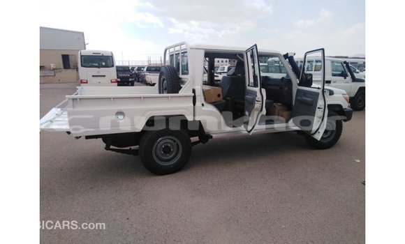 Buy Import Toyota Land Cruiser White Car in Import - Dubai in Bumthang Buy Import Toyota Land Cruiser White Car in Import - Dubai in Bumthang