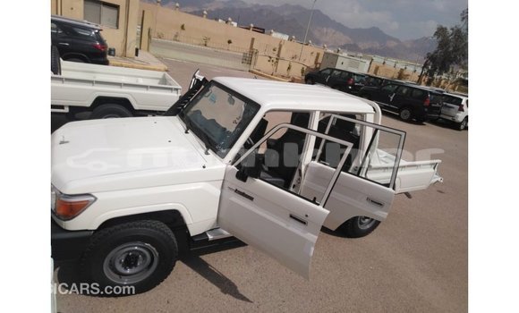Buy Import Toyota Land Cruiser White Car in Import - Dubai in Bumthang Buy Import Toyota Land Cruiser White Car in Import - Dubai in Bumthang