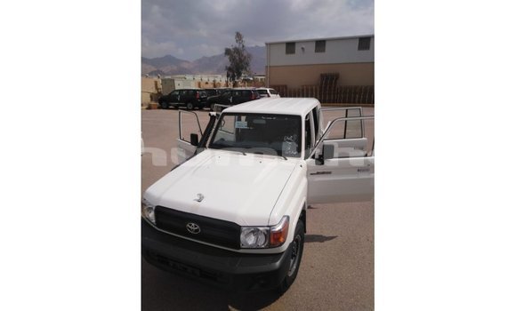 Buy Import Toyota Land Cruiser White Car in Import - Dubai in Bumthang Buy Import Toyota Land Cruiser White Car in Import - Dubai in Bumthang