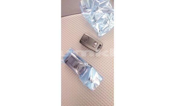 Buy Import Toyota Land Cruiser White Car in Import - Dubai in Bumthang Buy Import Toyota Land Cruiser White Car in Import - Dubai in Bumthang