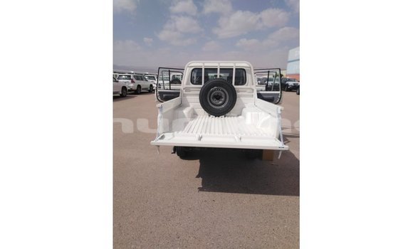 Buy Import Toyota Land Cruiser White Car in Import - Dubai in Bumthang Buy Import Toyota Land Cruiser White Car in Import - Dubai in Bumthang