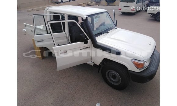 Buy Import Toyota Land Cruiser White Car in Import - Dubai in Bumthang Buy Import Toyota Land Cruiser White Car in Import - Dubai in Bumthang
