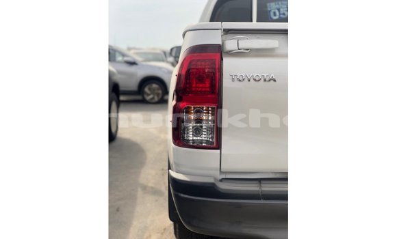 Buy Import Toyota Hilux White Car in Import - Dubai in Bumthang Buy Import Toyota Hilux White Car in Import - Dubai in Bumthang