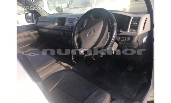 Buy Import Toyota Hiace White Car in Import - Dubai in Bumthang Buy Import Toyota Hiace White Car in Import - Dubai in Bumthang