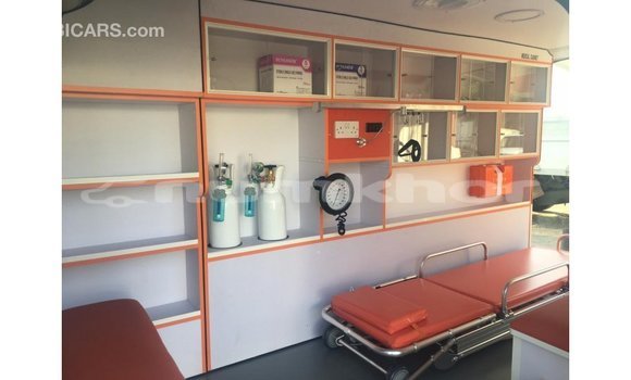 Buy Import Toyota Hiace White Car in Import - Dubai in Bumthang Buy Import Toyota Hiace White Car in Import - Dubai in Bumthang