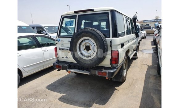 Buy Import Toyota Land Cruiser White Car in Import - Dubai in Bumthang Buy Import Toyota Land Cruiser White Car in Import - Dubai in Bumthang