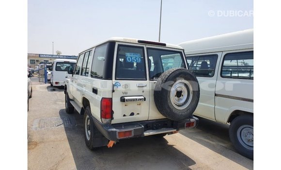 Buy Import Toyota Land Cruiser White Car in Import - Dubai in Bumthang Buy Import Toyota Land Cruiser White Car in Import - Dubai in Bumthang