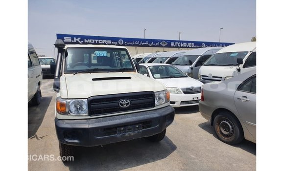 Buy Import Toyota Land Cruiser White Car in Import - Dubai in Bumthang Buy Import Toyota Land Cruiser White Car in Import - Dubai in Bumthang