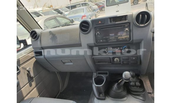 Buy Import Toyota Land Cruiser White Car in Import - Dubai in Bumthang Buy Import Toyota Land Cruiser White Car in Import - Dubai in Bumthang