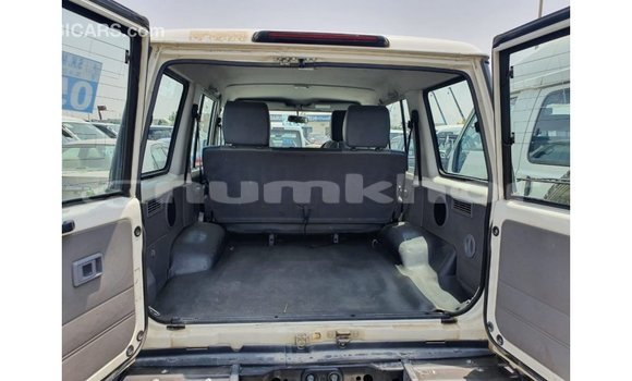 Buy Import Toyota Land Cruiser White Car in Import - Dubai in Bumthang Buy Import Toyota Land Cruiser White Car in Import - Dubai in Bumthang