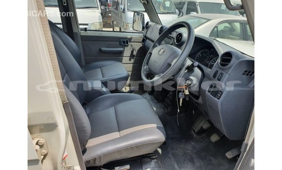Buy Import Toyota Land Cruiser White Car in Import - Dubai in Bumthang Buy Import Toyota Land Cruiser White Car in Import - Dubai in Bumthang