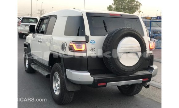 Buy Import Toyota FJ Cruiser White Car in Import - Dubai in Bumthang Buy Import Toyota FJ Cruiser White Car in Import - Dubai in Bumthang