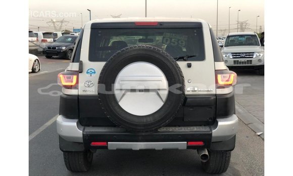 Buy Import Toyota FJ Cruiser White Car in Import - Dubai in Bumthang Buy Import Toyota FJ Cruiser White Car in Import - Dubai in Bumthang