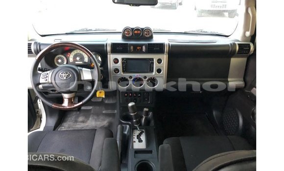 Buy Import Toyota FJ Cruiser White Car in Import - Dubai in Bumthang Buy Import Toyota FJ Cruiser White Car in Import - Dubai in Bumthang