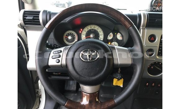 Buy Import Toyota FJ Cruiser White Car in Import - Dubai in Bumthang Buy Import Toyota FJ Cruiser White Car in Import - Dubai in Bumthang