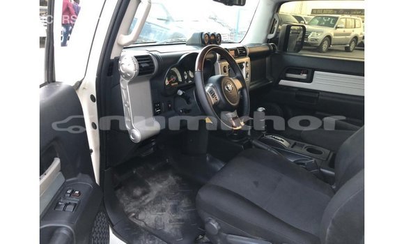 Buy Import Toyota FJ Cruiser White Car in Import - Dubai in Bumthang Buy Import Toyota FJ Cruiser White Car in Import - Dubai in Bumthang