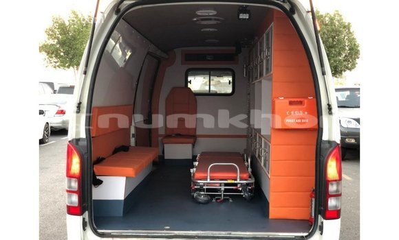 Buy Import Toyota Hiace White Car in Import - Dubai in Bumthang Buy Import Toyota Hiace White Car in Import - Dubai in Bumthang