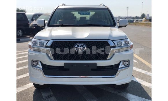 Buy Import Toyota Land Cruiser White Car in Import - Dubai in Bumthang Buy Import Toyota Land Cruiser White Car in Import - Dubai in Bumthang