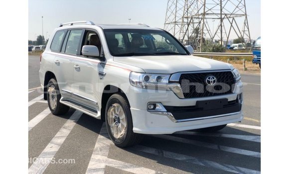 Buy Import Toyota Land Cruiser White Car in Import - Dubai in Bumthang Buy Import Toyota Land Cruiser White Car in Import - Dubai in Bumthang