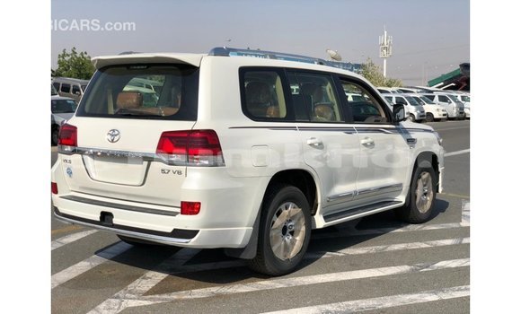 Buy Import Toyota Land Cruiser White Car in Import - Dubai in Bumthang Buy Import Toyota Land Cruiser White Car in Import - Dubai in Bumthang