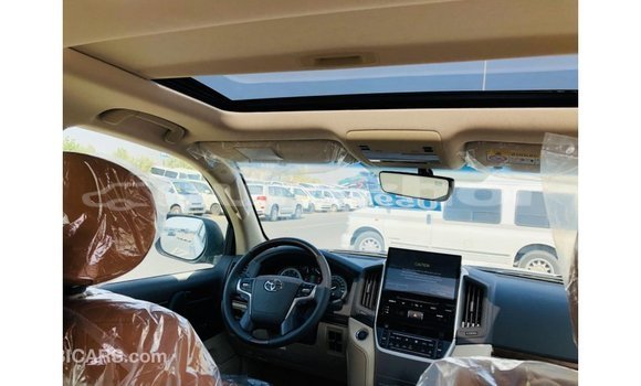 Buy Import Toyota Land Cruiser White Car in Import - Dubai in Bumthang Buy Import Toyota Land Cruiser White Car in Import - Dubai in Bumthang