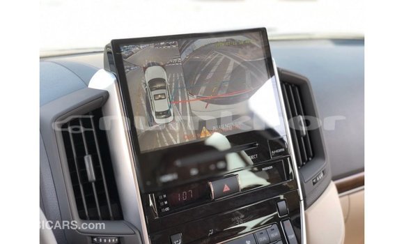 Buy Import Toyota Land Cruiser White Car in Import - Dubai in Bumthang Buy Import Toyota Land Cruiser White Car in Import - Dubai in Bumthang