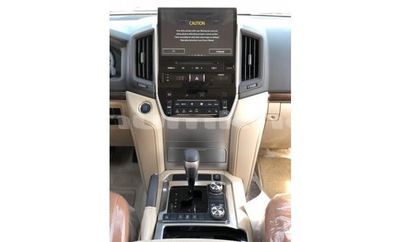 Buy Import Toyota Land Cruiser White Car in Import - Dubai in Bumthang Buy Import Toyota Land Cruiser White Car in Import - Dubai in Bumthang