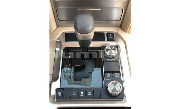 Buy Import Toyota Land Cruiser White Car in Import - Dubai in Bumthang Buy Import Toyota Land Cruiser White Car in Import - Dubai in Bumthang
