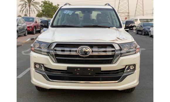 Buy Import Toyota Land Cruiser White Car in Import - Dubai in Bumthang Buy Import Toyota Land Cruiser White Car in Import - Dubai in Bumthang