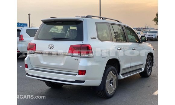 Buy Import Toyota Land Cruiser White Car in Import - Dubai in Bumthang Buy Import Toyota Land Cruiser White Car in Import - Dubai in Bumthang