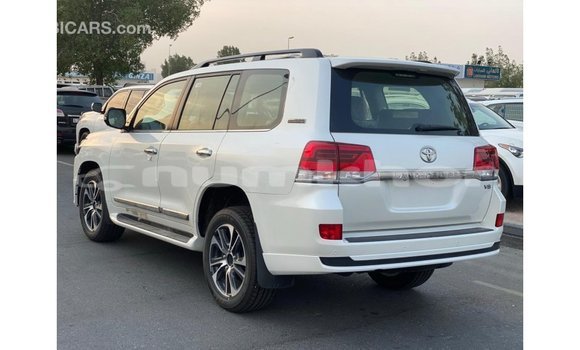 Buy Import Toyota Land Cruiser White Car in Import - Dubai in Bumthang Buy Import Toyota Land Cruiser White Car in Import - Dubai in Bumthang