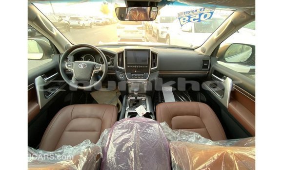 Buy Import Toyota Land Cruiser White Car in Import - Dubai in Bumthang Buy Import Toyota Land Cruiser White Car in Import - Dubai in Bumthang