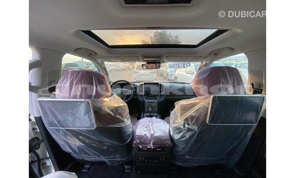 Buy Import Toyota Land Cruiser White Car in Import - Dubai in Bumthang Buy Import Toyota Land Cruiser White Car in Import - Dubai in Bumthang