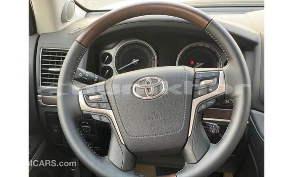 Buy Import Toyota Land Cruiser White Car in Import - Dubai in Bumthang Buy Import Toyota Land Cruiser White Car in Import - Dubai in Bumthang