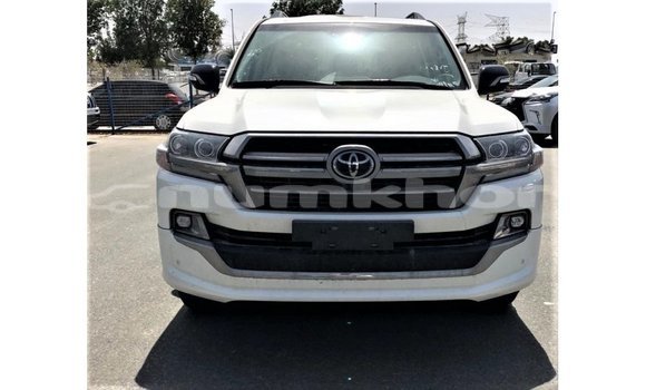 Buy Import Toyota Land Cruiser White Car in Import - Dubai in Bumthang Buy Import Toyota Land Cruiser White Car in Import - Dubai in Bumthang