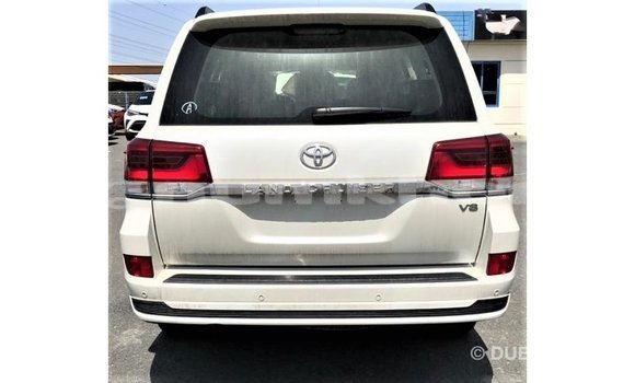 Buy Import Toyota Land Cruiser White Car in Import - Dubai in Bumthang Buy Import Toyota Land Cruiser White Car in Import - Dubai in Bumthang