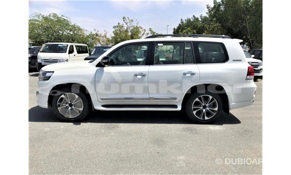 Buy Import Toyota Land Cruiser White Car in Import - Dubai in Bumthang Buy Import Toyota Land Cruiser White Car in Import - Dubai in Bumthang