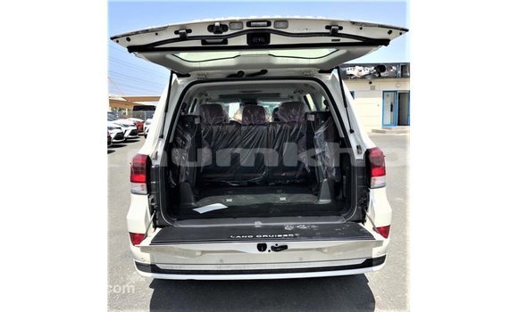 Buy Import Toyota Land Cruiser White Car in Import - Dubai in Bumthang Buy Import Toyota Land Cruiser White Car in Import - Dubai in Bumthang
