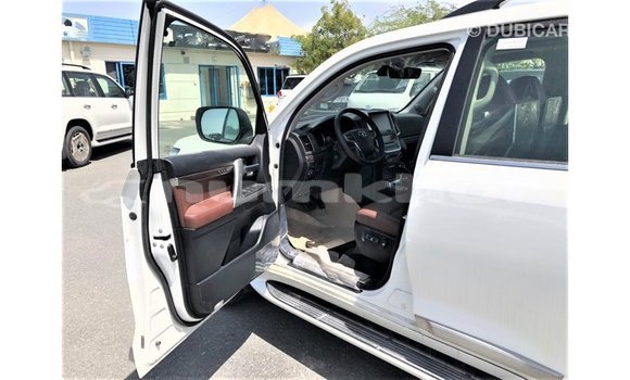 Buy Import Toyota Land Cruiser White Car in Import - Dubai in Bumthang Buy Import Toyota Land Cruiser White Car in Import - Dubai in Bumthang