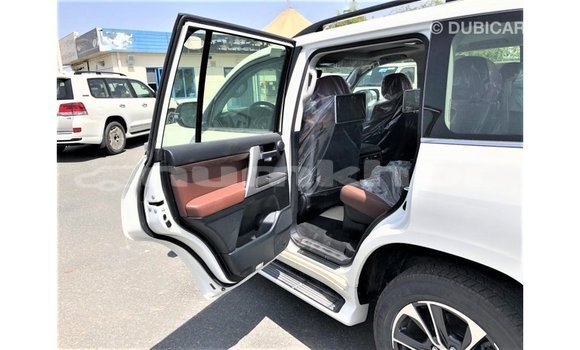 Buy Import Toyota Land Cruiser White Car in Import - Dubai in Bumthang Buy Import Toyota Land Cruiser White Car in Import - Dubai in Bumthang