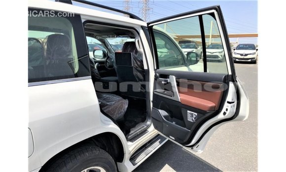Buy Import Toyota Land Cruiser White Car in Import - Dubai in Bumthang Buy Import Toyota Land Cruiser White Car in Import - Dubai in Bumthang