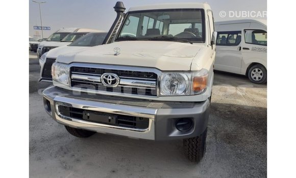 Buy Import Toyota Land Cruiser White Car in Import - Dubai in Bumthang Buy Import Toyota Land Cruiser White Car in Import - Dubai in Bumthang