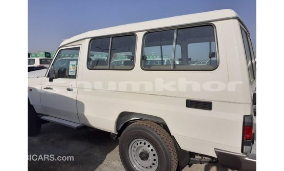 Buy Import Toyota Land Cruiser White Car in Import - Dubai in Bumthang Buy Import Toyota Land Cruiser White Car in Import - Dubai in Bumthang