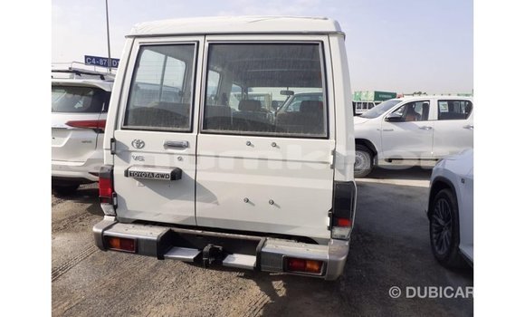Buy Import Toyota Land Cruiser White Car in Import - Dubai in Bumthang Buy Import Toyota Land Cruiser White Car in Import - Dubai in Bumthang