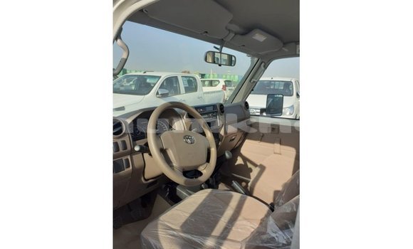 Buy Import Toyota Land Cruiser White Car in Import - Dubai in Bumthang Buy Import Toyota Land Cruiser White Car in Import - Dubai in Bumthang