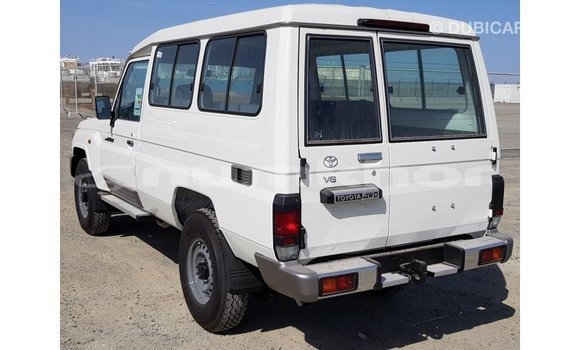 Buy Import Toyota Land Cruiser White Car in Import - Dubai in Bumthang Buy Import Toyota Land Cruiser White Car in Import - Dubai in Bumthang